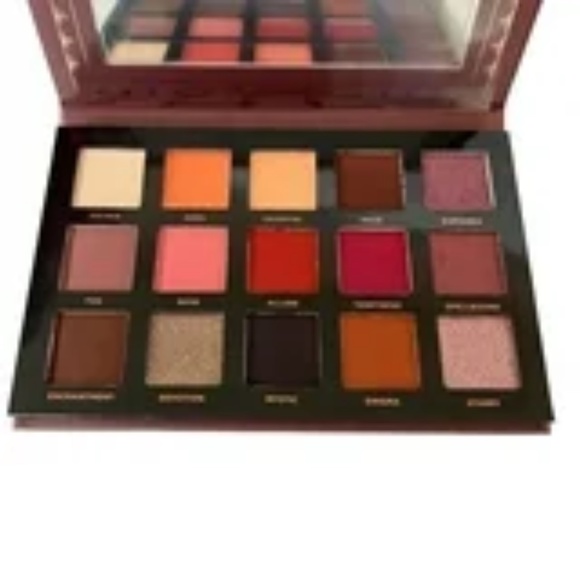 NWOB Ace Beaute Mystic Romance 15 Shade Eyeshadow Palette - Picture 4 of 5